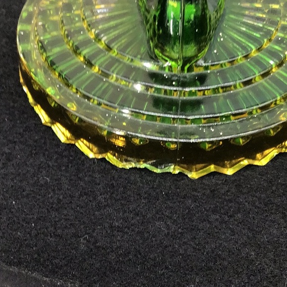 Green Glass Swan Powder dish / Lipstick holder - Picture 8 of 11